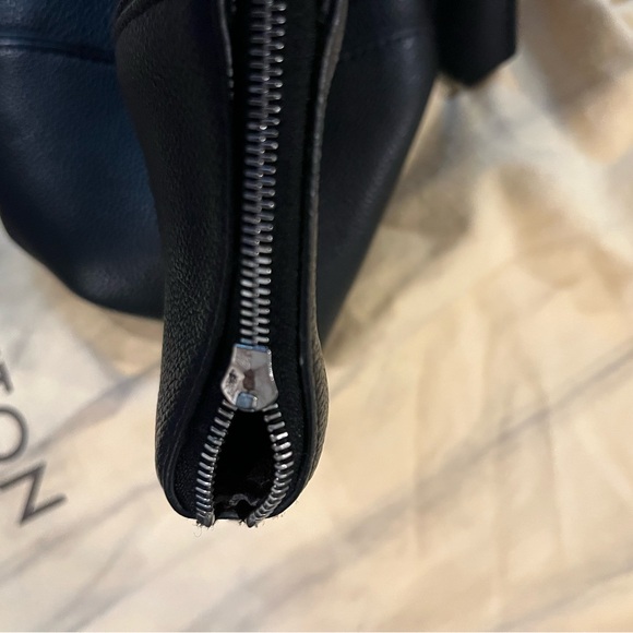 Louis Vuitton Black Leather LOCKIT PM Bag Brand New Stunning Callout Zipper Pull - Picture 11 of 16